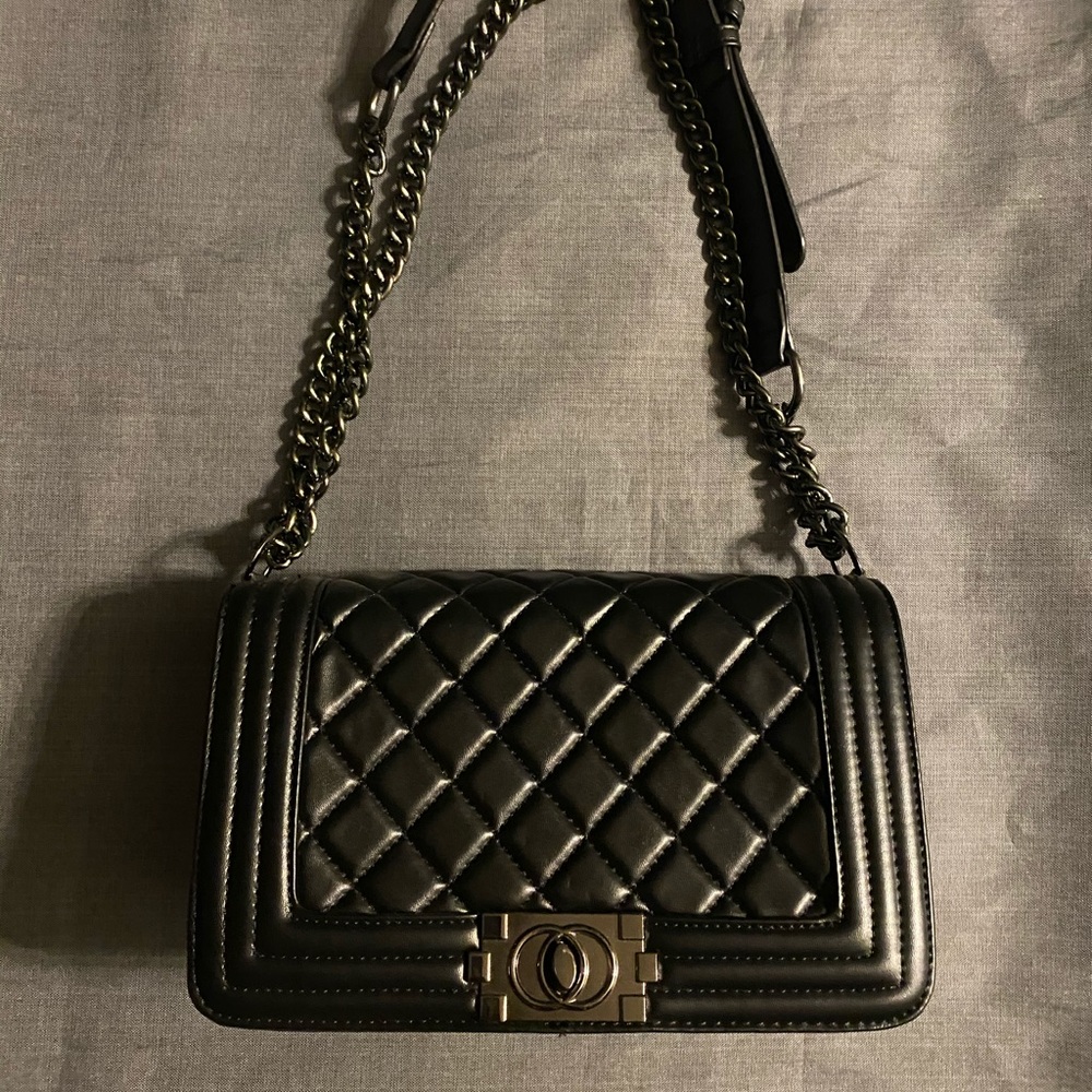 Brand New! Shoulder bag. Black/ silver chain strap